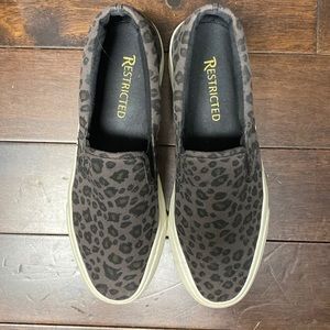 Leopard pattern slip on sneakers